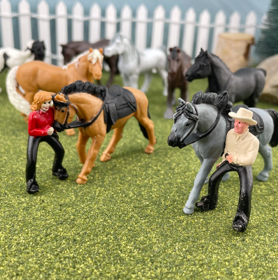 מניאטורות במארז TOOB - סוסים ורוכבים SF6797 - דוארט | DoArt