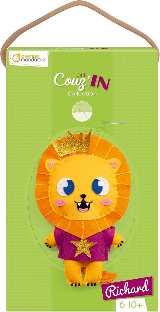 ערכת תפירה בובת בד - ריצ'ארד האריה Avenue Mandarine - דוארט | DoArt