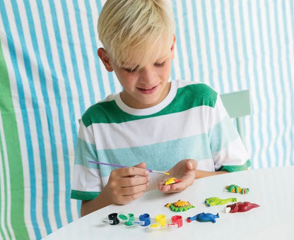 ליצוק ולצבוע מגנטים מגבס - דינוזאורים זוהרים בחושך 4M - דוארט | DoArt