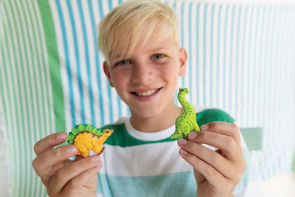 ליצוק ולצבוע מגנטים מגבס - דינוזאורים זוהרים בחושך 4M - דוארט | DoArt