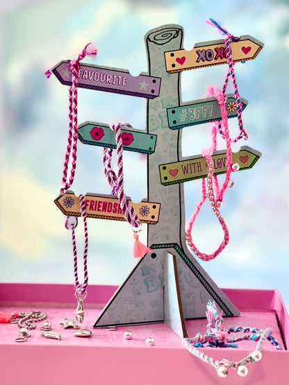 ערכה להכנת צמידי חברות ומעמד תצוגה - BOX CanDIY - דוארט | DoArt