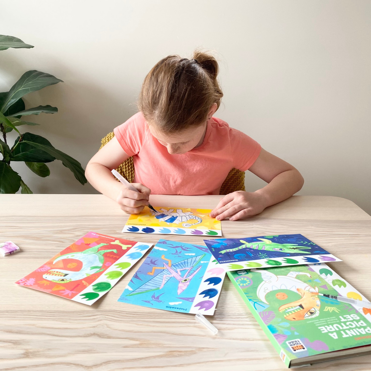 ערכת צביעת תמונה בצבעי מים - דינוזאורים Tiger Tribe