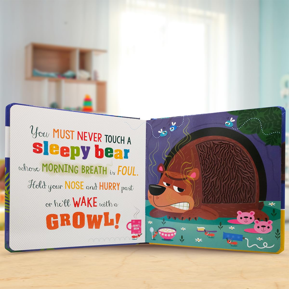 ספר מגע לעולם אל תיגעו באריה ישנוני - Make Believe Ideas - דוארט | DoArt