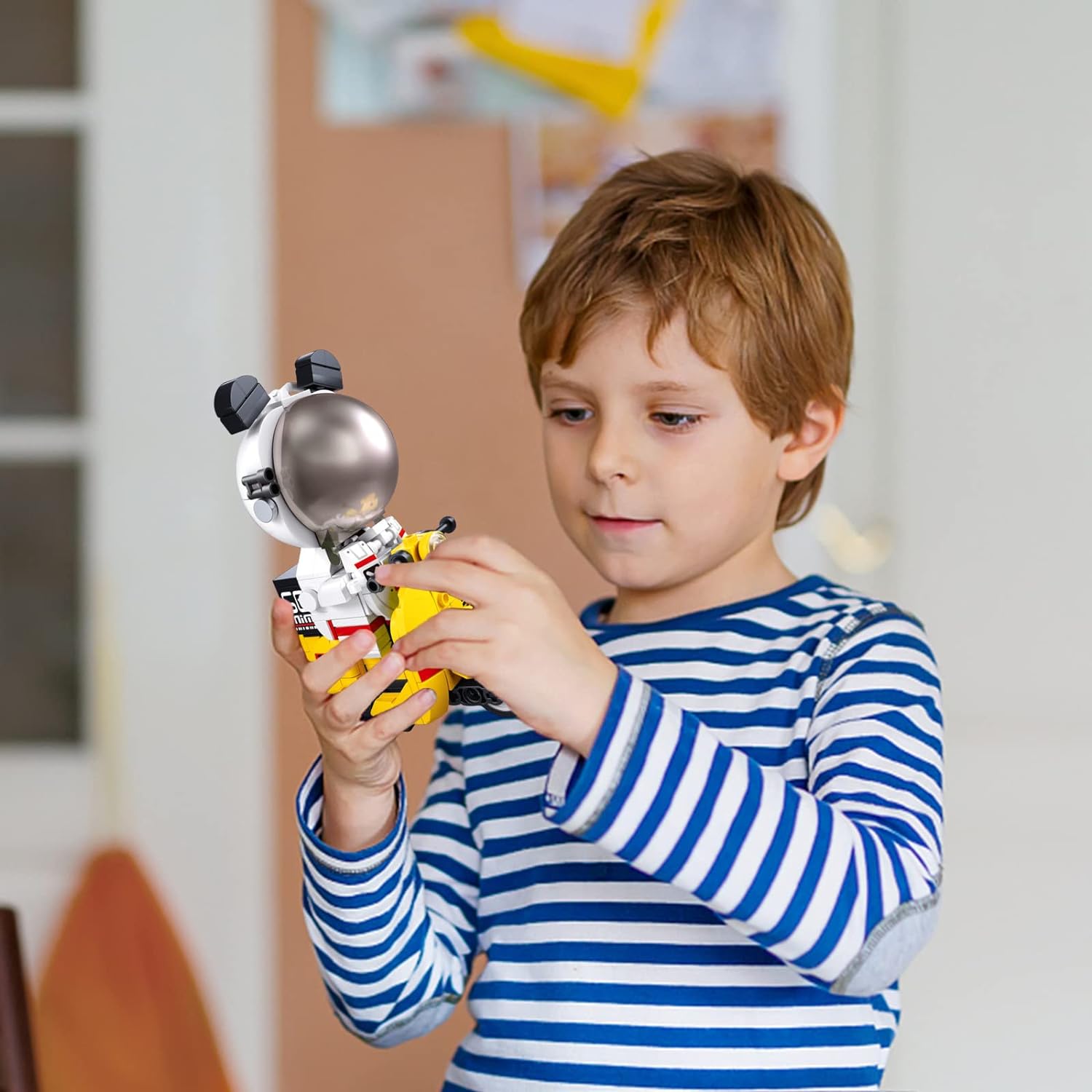 אבני בנייה - אסטרונאוט על אופנוע Sluban - דוארט | DoArt