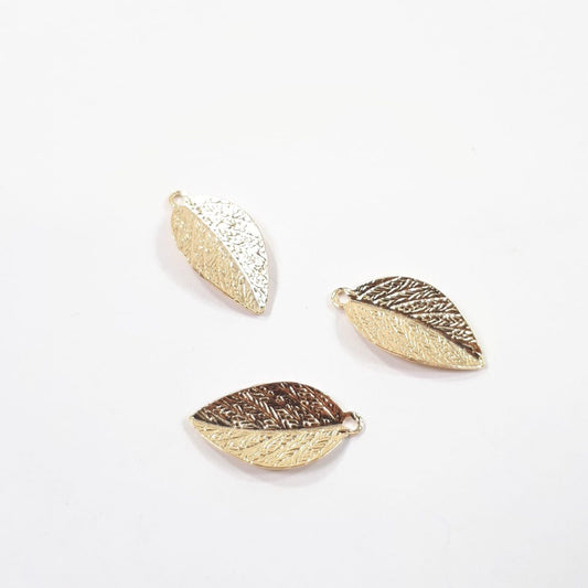 2 תליוני עלה עם טקסטורה DEEP GOLD - דוארט | DoArt