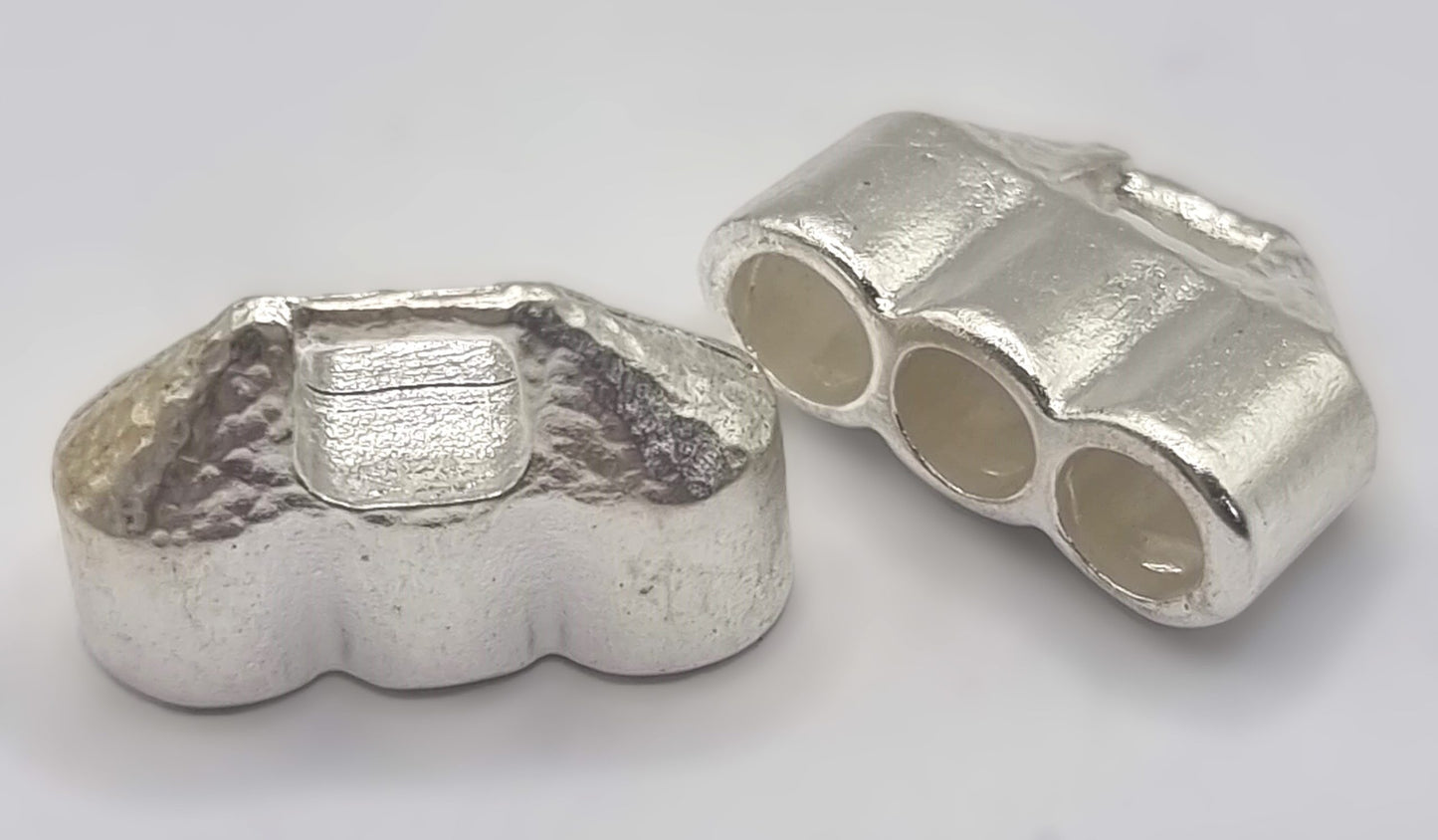 סופית יצוקה להדבקת 3 שרוכים ציפוי כסוף בהיר - דוארט | DoArt