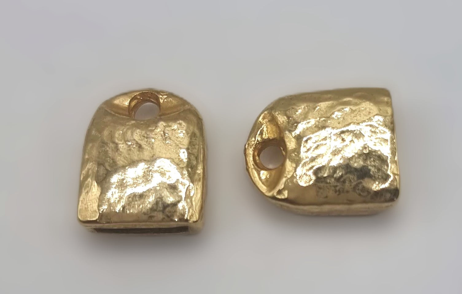 סופית שטוחה יצוקה להדבקה 8 מ"מ ציפוי Gold Plated - דוארט | DoArt