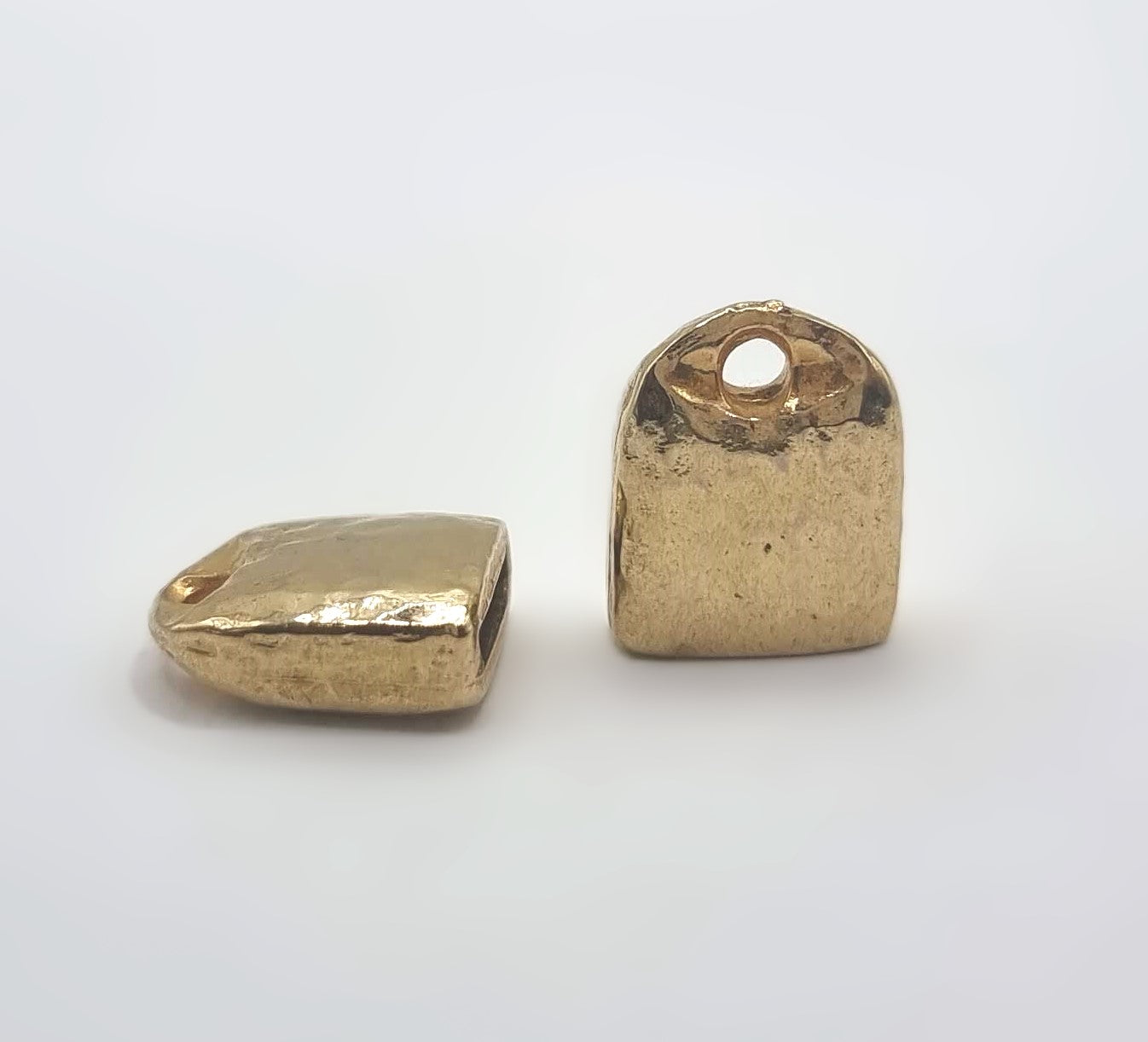 סופית שטוחה יצוקה להדבקה 8 מ"מ ציפוי Gold Plated - דוארט | DoArt