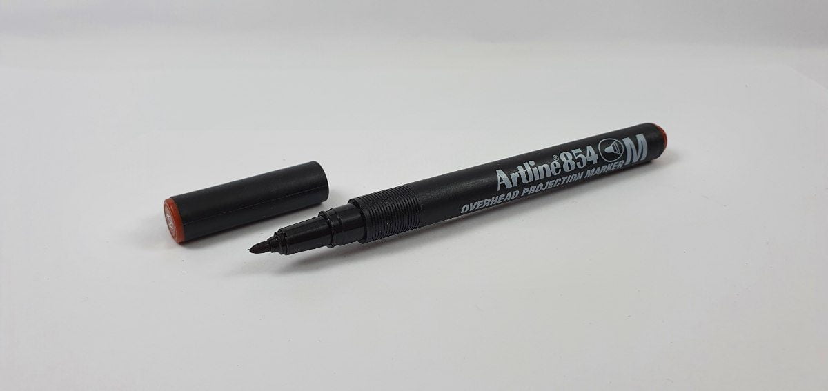 טוש שקפים ARTLINE 854 - חום M - דוארט | DoArt